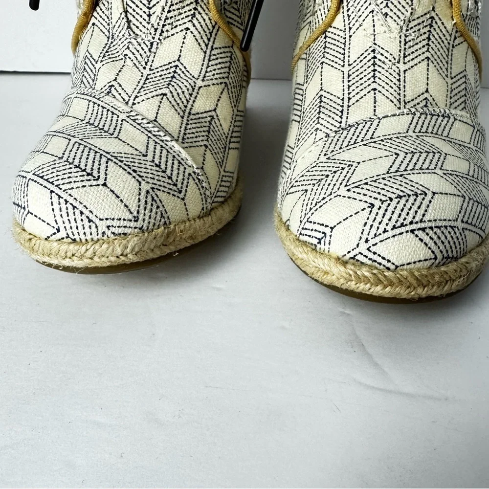 Toms Women's Cream and Black Espadrille Boots Size 8